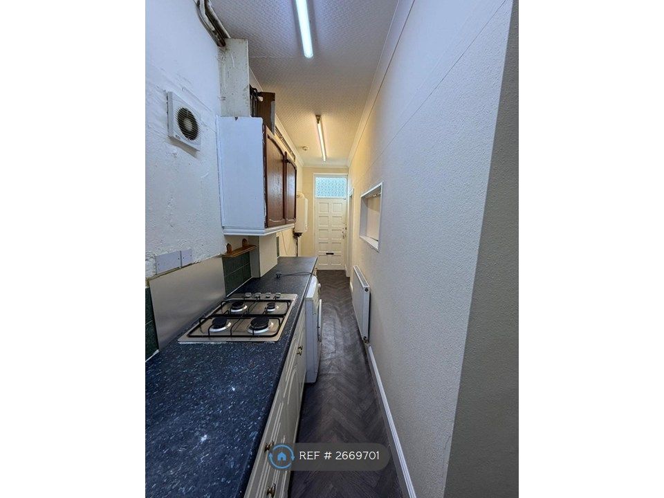 Property photo 2 of 8 Kitchen