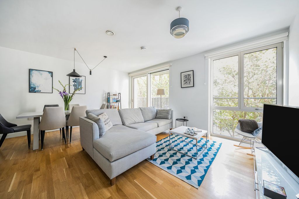 Property photo 3 of 20 Reception