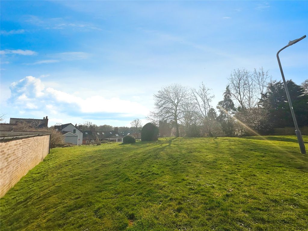 Property photo 2 of 14 Picture No. 12