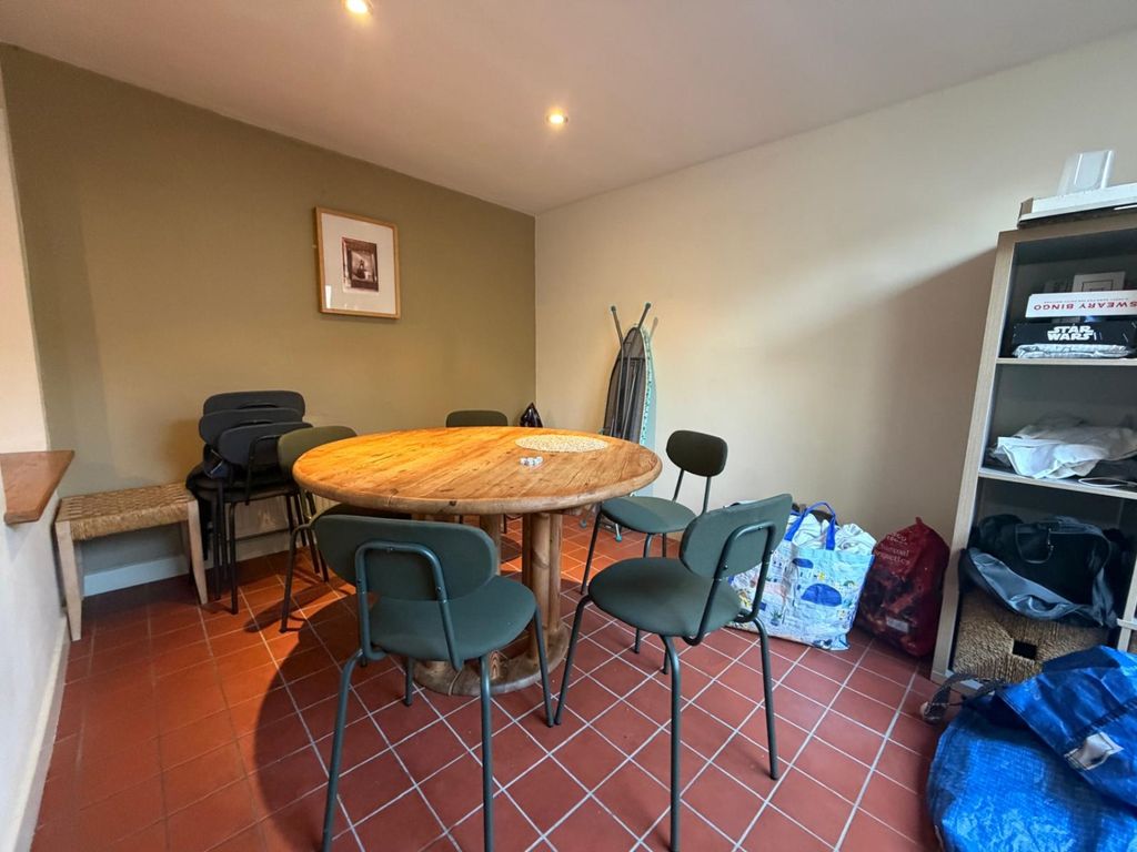 Property photo 3 of 14 A6F91Dd2-315B-4ba7-8c9A-3Bfe595052E7