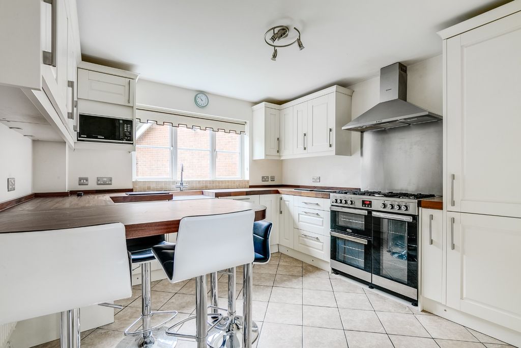 Property photo 2 of 31 4394652