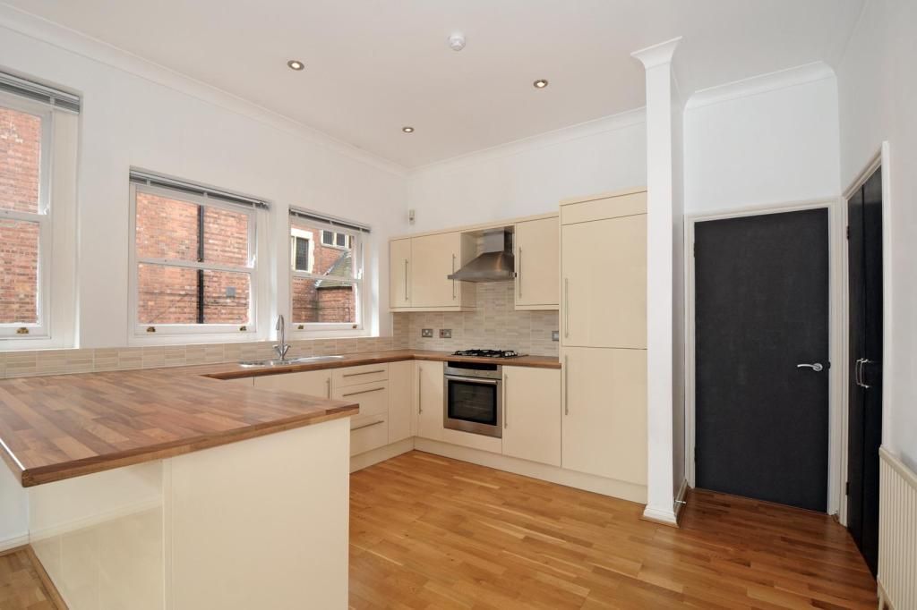 Property photo 3 of 11 Kitchen