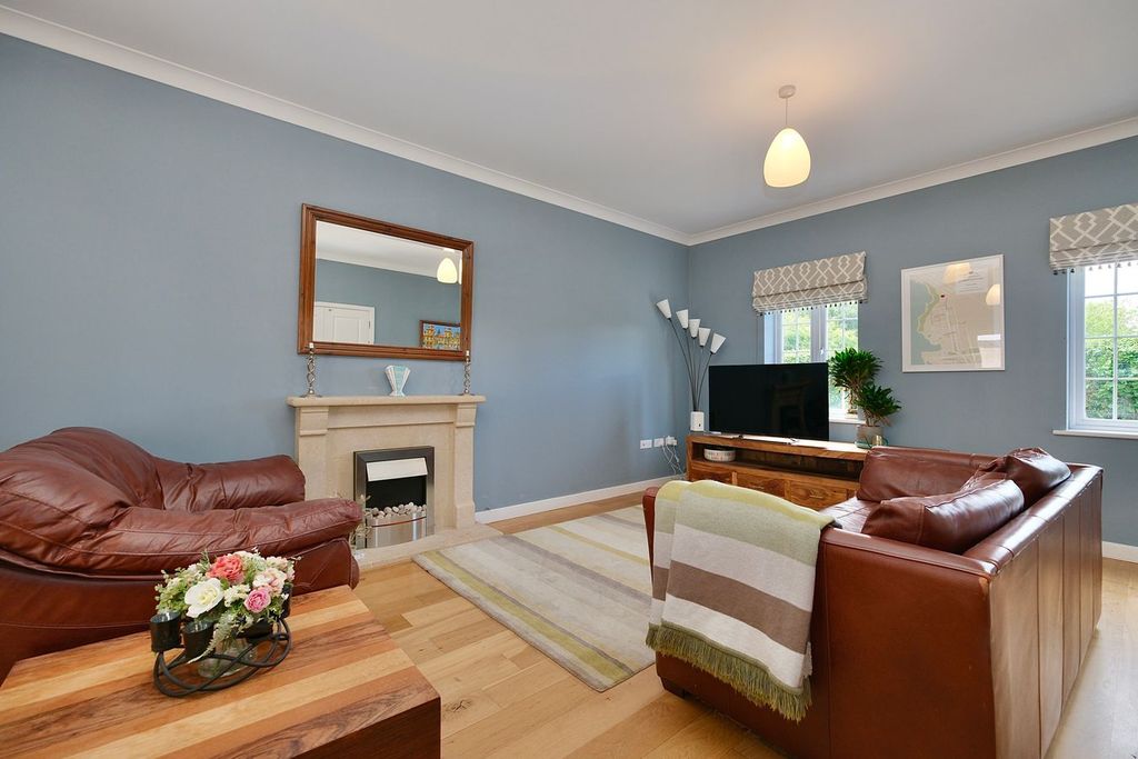 Property photo 3 of 32