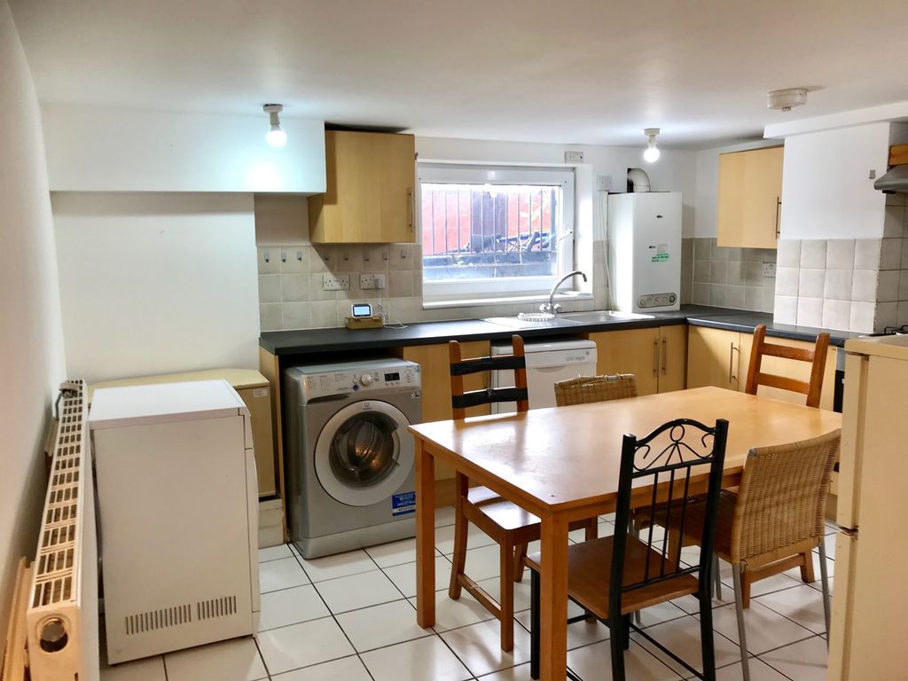 Property photo 2 of 12 Dining/Kitchen