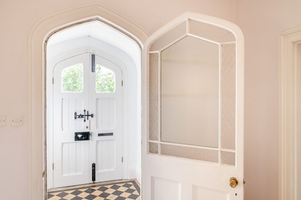 Property photo 3 of 39