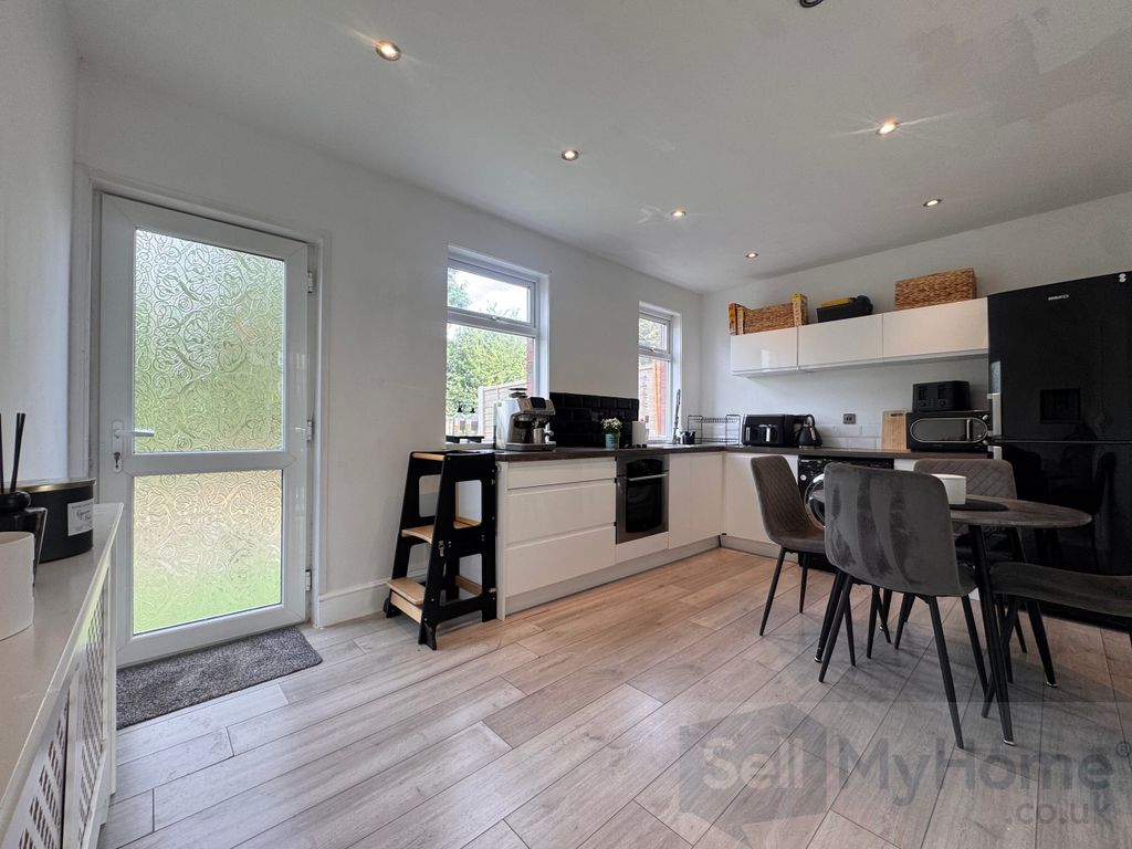 Property photo 3 of 18 Kitchen / Dining