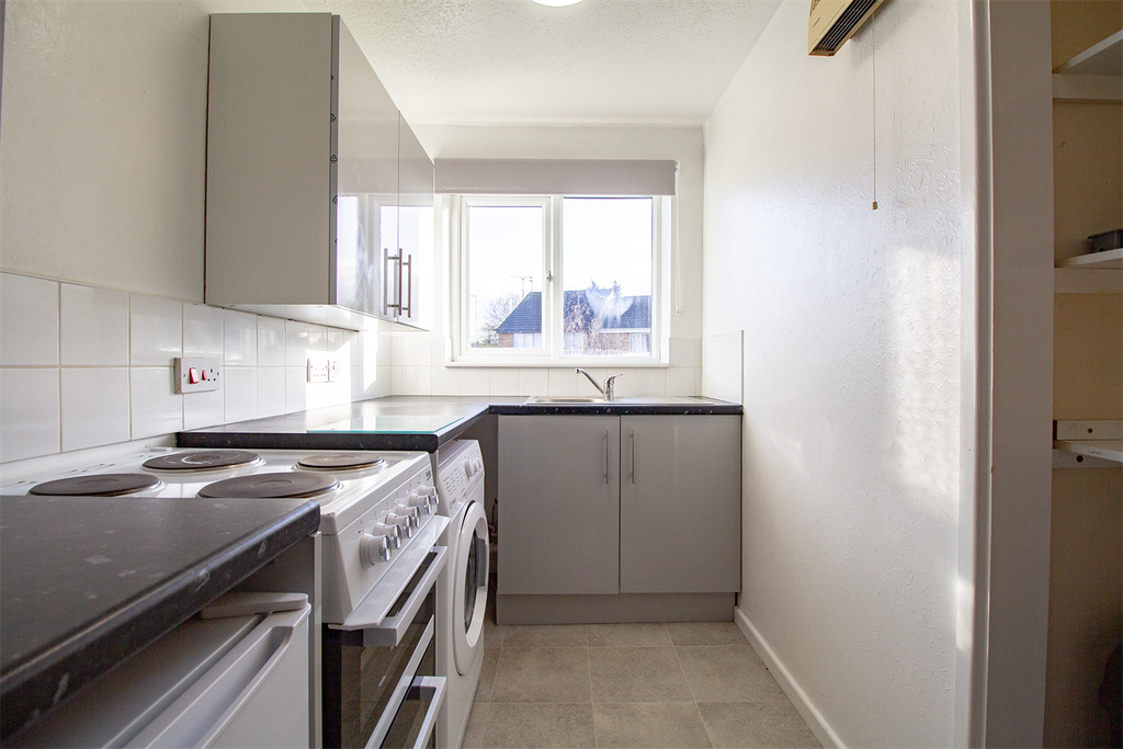 Property photo 3 of 19 Kitchen