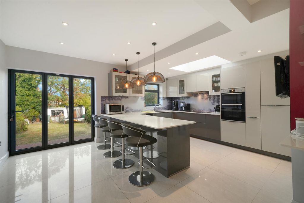 Property photo 3 of 26 Part 2, 20 Campden Crescent - Zfbmbxjwbl0Tzfnpbc4W
