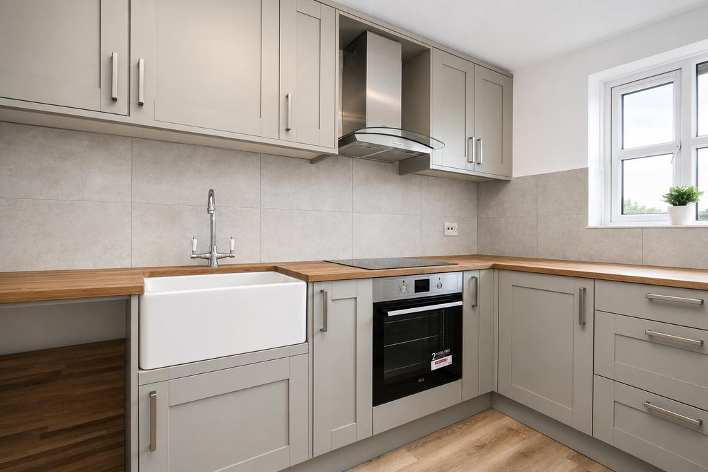 Property photo 2 of 15 Kitchen3