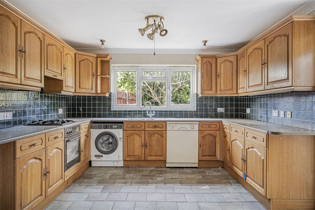 Property photo 2 of 23