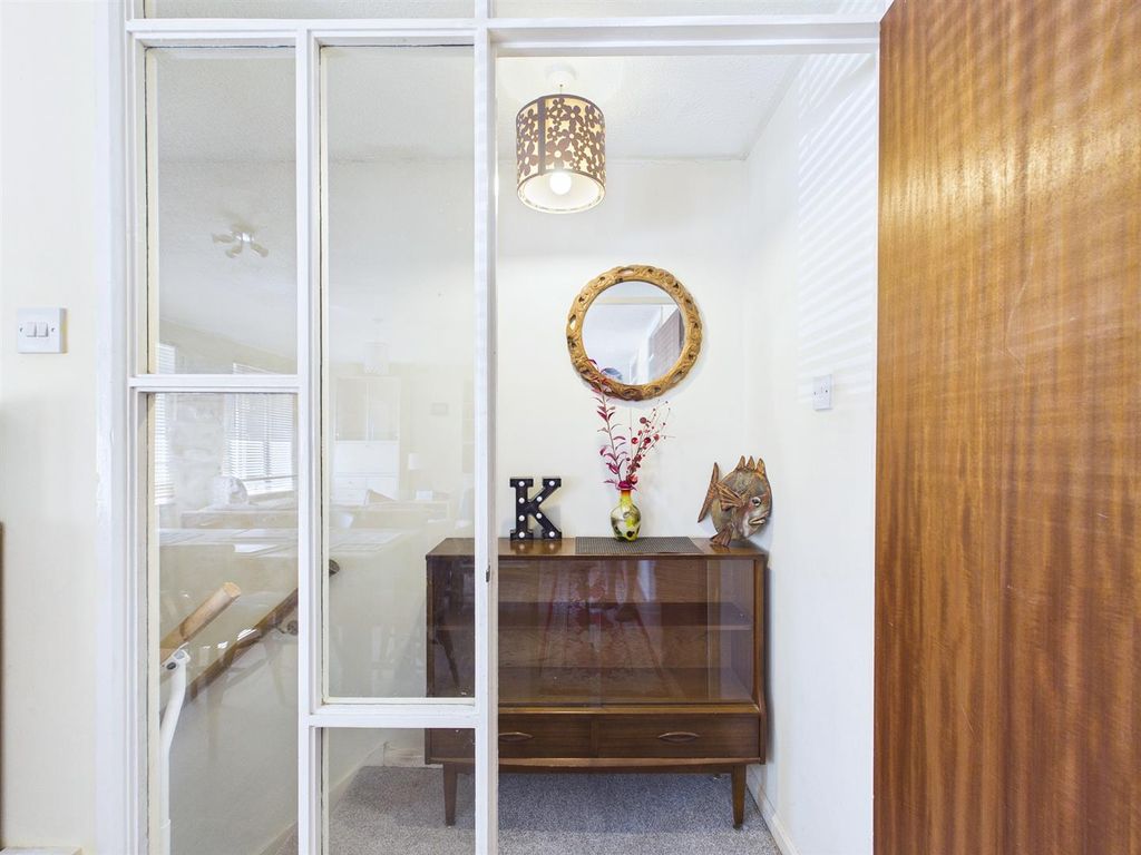Property photo 3 of 12 3 - Two Bedroom Flat For Auction, Speedwell.Jpg