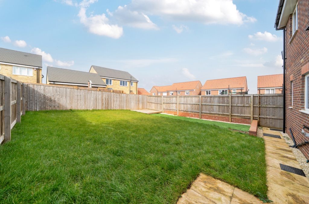 Property photo 3 of 15 Back Garden B