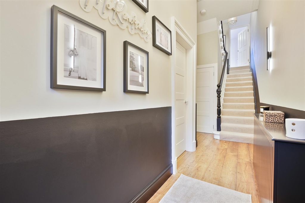 Property photo 2 of 29