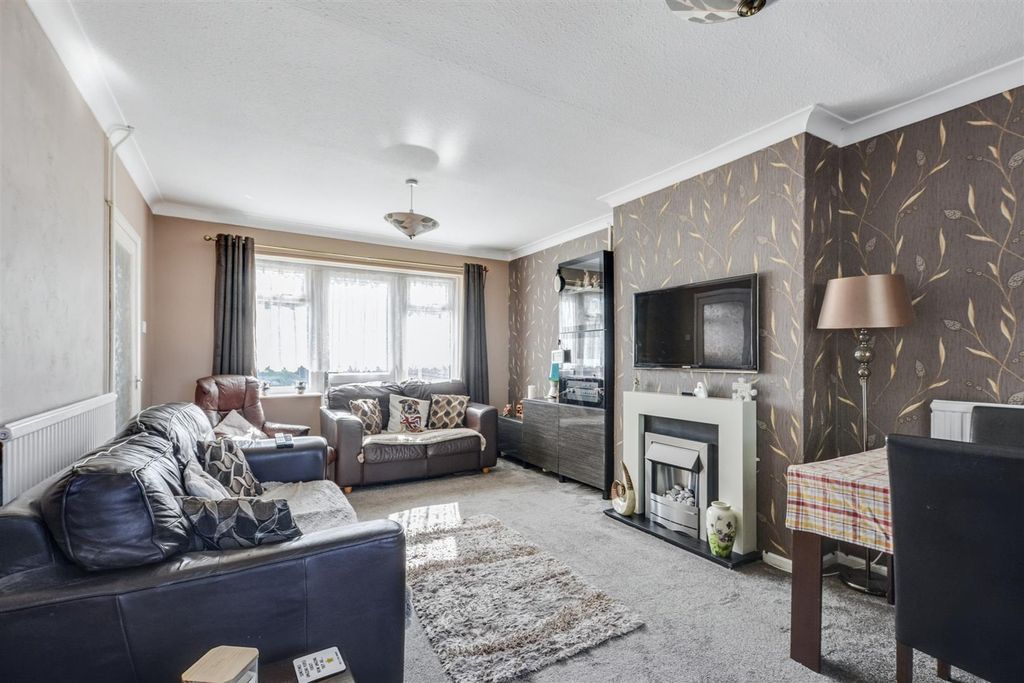 Property photo 2 of 19 Lounge