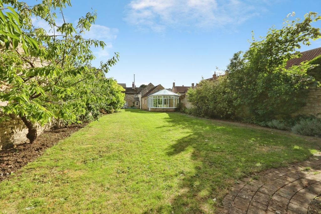 Property photo 3 of 33