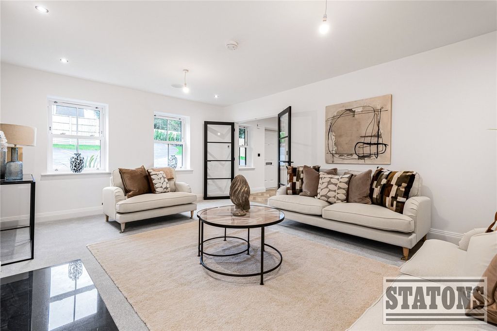 Property photo 2 of 45 Picture No. 27