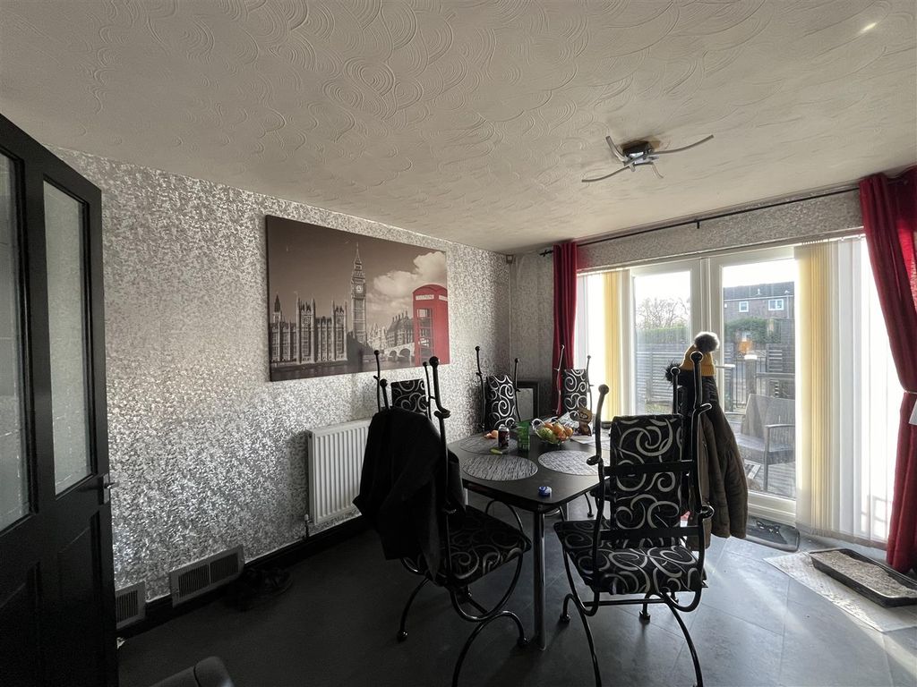 Property photo 3 of 13 Kitchen