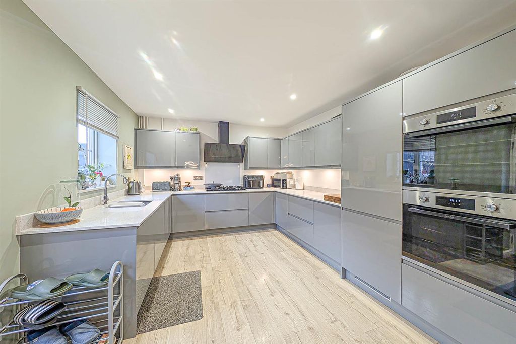 Property photo 2 of 21 Pxl_20260119_141822908.Raw-01 Kit.Jpg