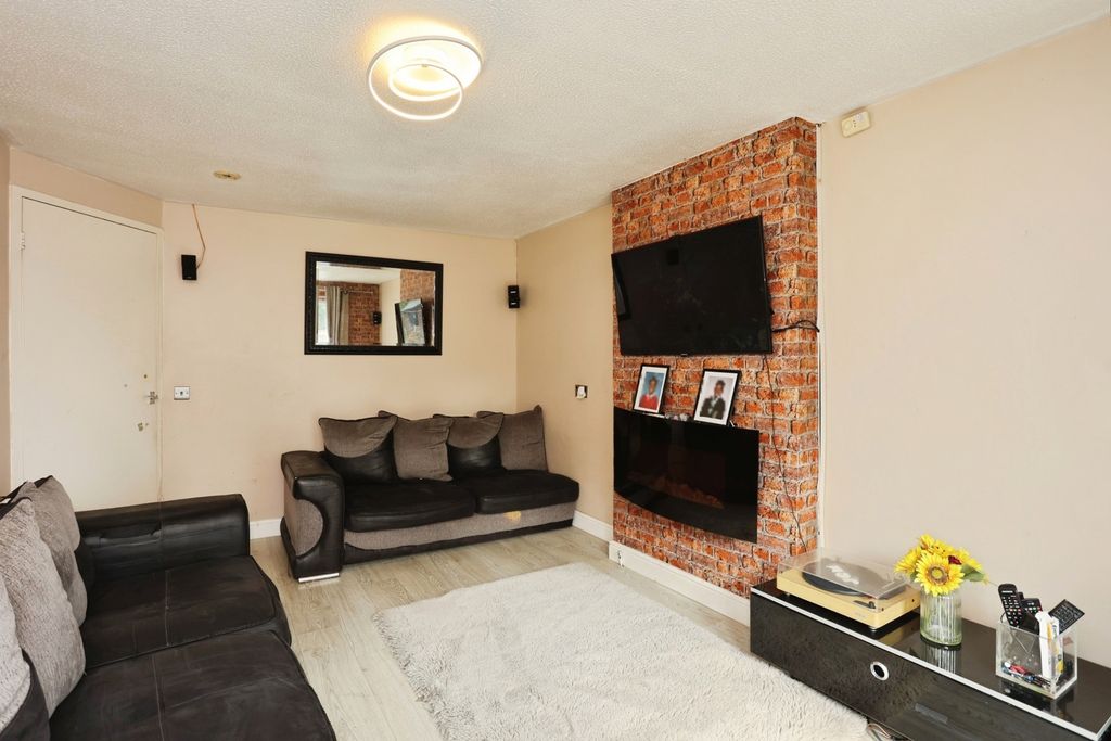 Property photo 3 of 17 Photo