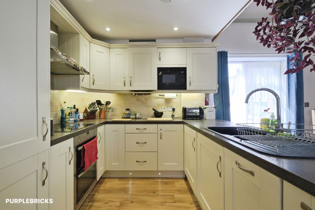 Property photo 2 of 24