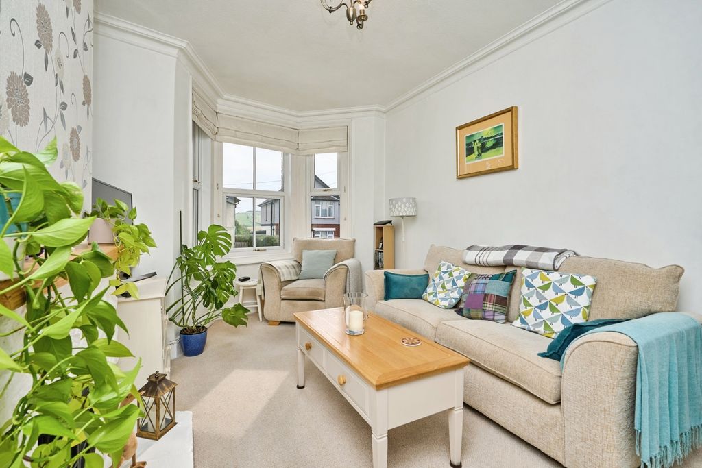 Property photo 2 of 17 Photo