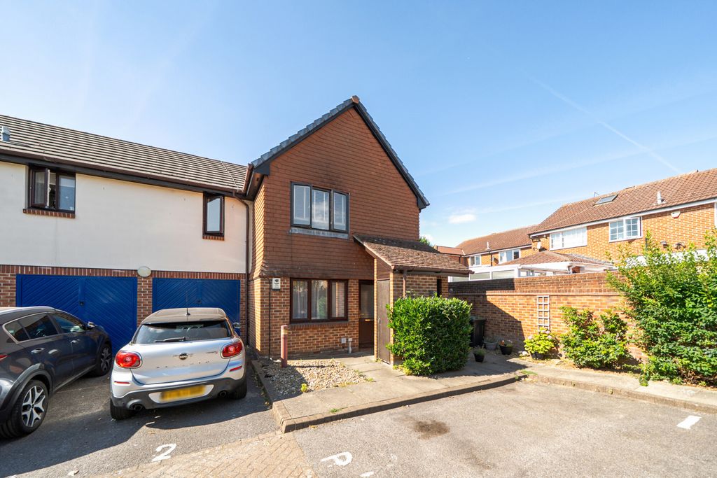 Property photo 1 of 18 1493835-17-6A6874...