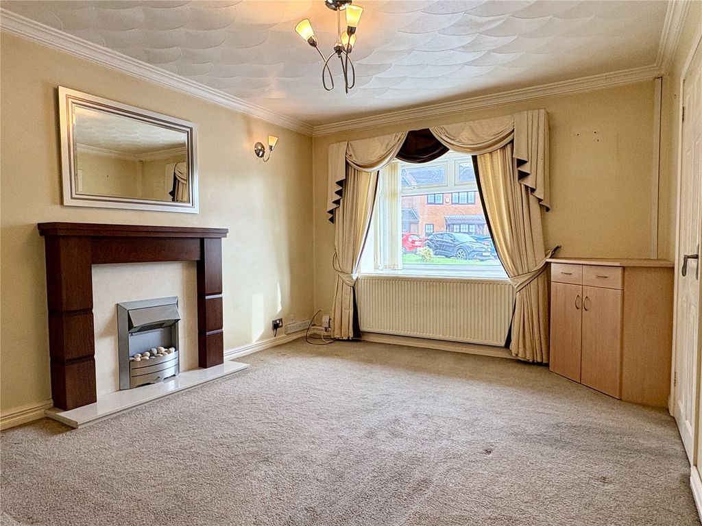 Property photo 3 of 12 Lounge