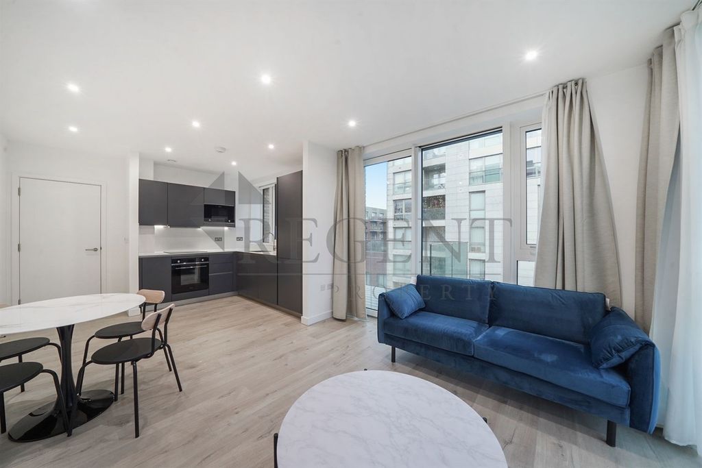 Property photo 3 of 21 Reception