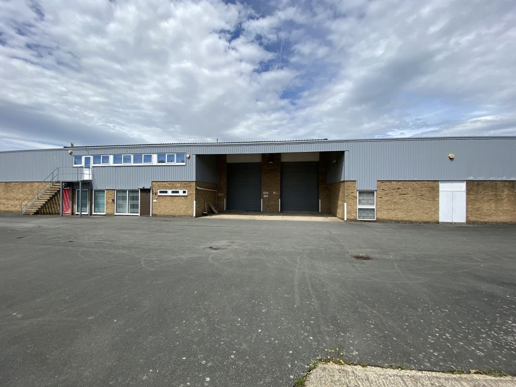 Property photo 1 of 8 Industrial Warehouse  With Yard