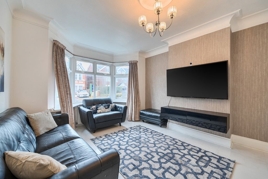 Property photo 2 of 16 1408355-5-69984c3...