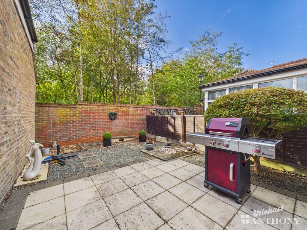 Property photo 3 of 14 Cam03218G0-Pr1195-Still010