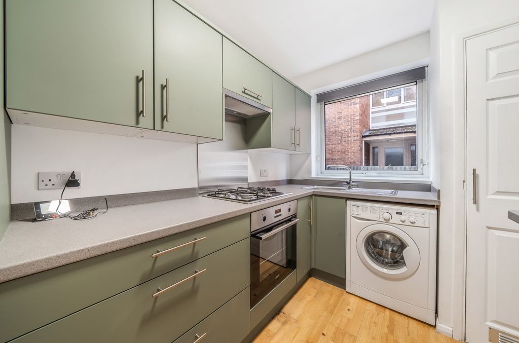 Property photo 2 of 9 Kitchen