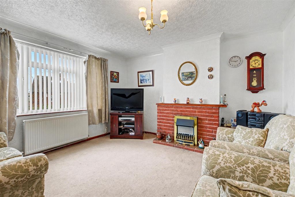 Property photo 2 of 11 Lounge_2.Jpeg