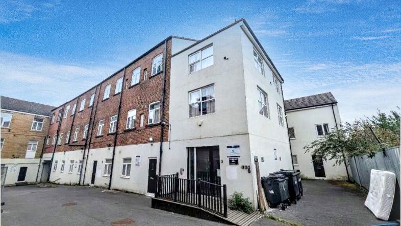 Property photo 1 of 2