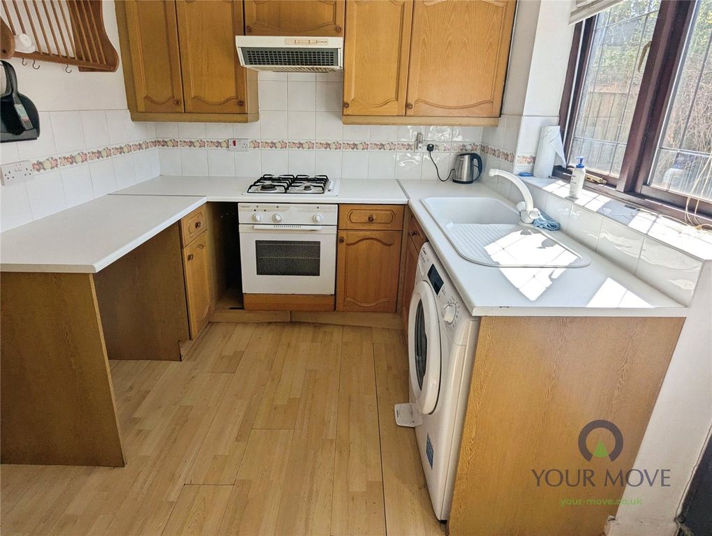 Property photo 2 of 11 Kitchen
