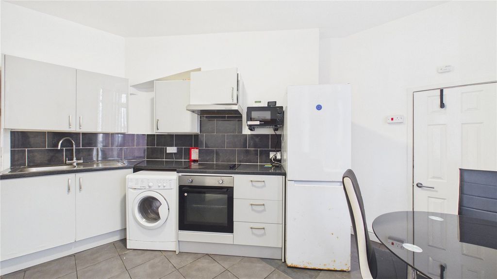 Property photo 3 of 9 Picture No. 16