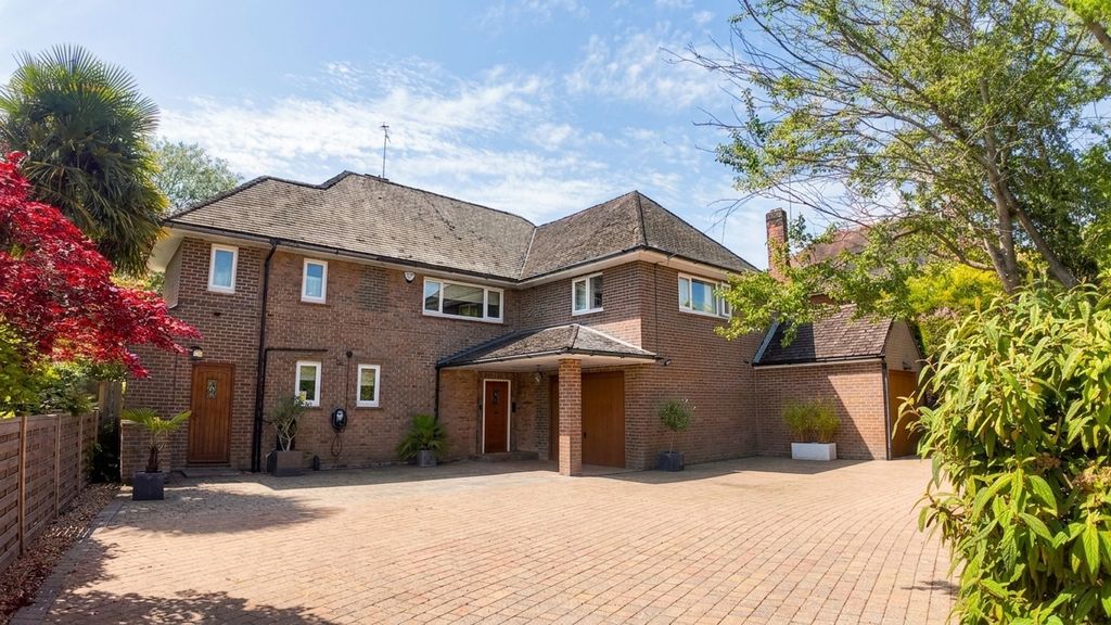 Property photo 1 of 32