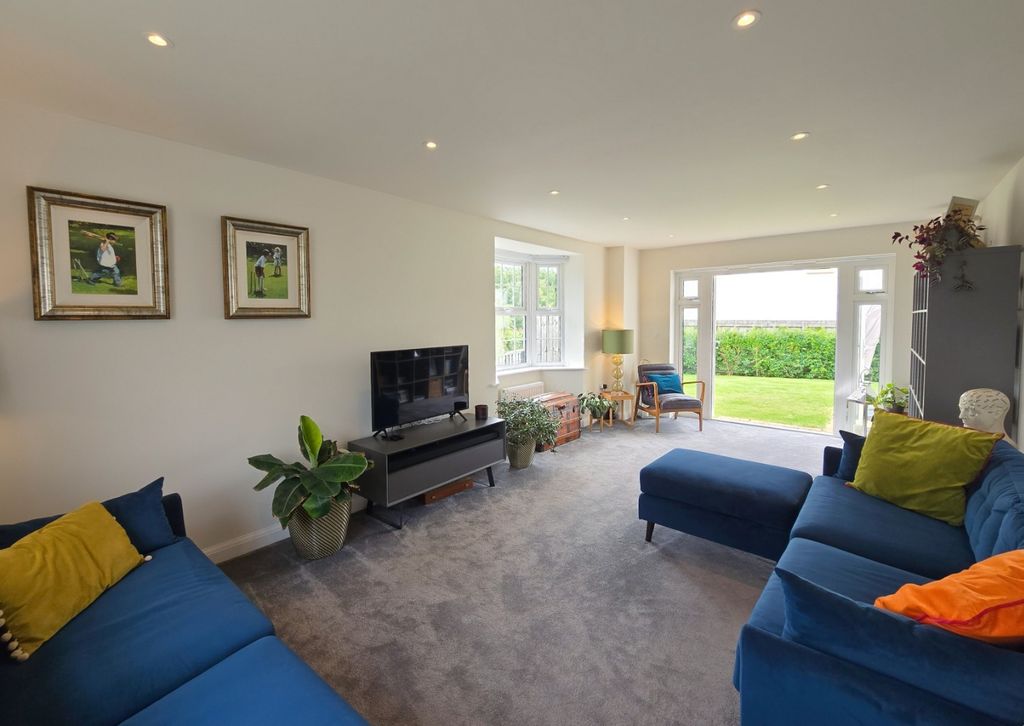 Property photo 2 of 25 5236683