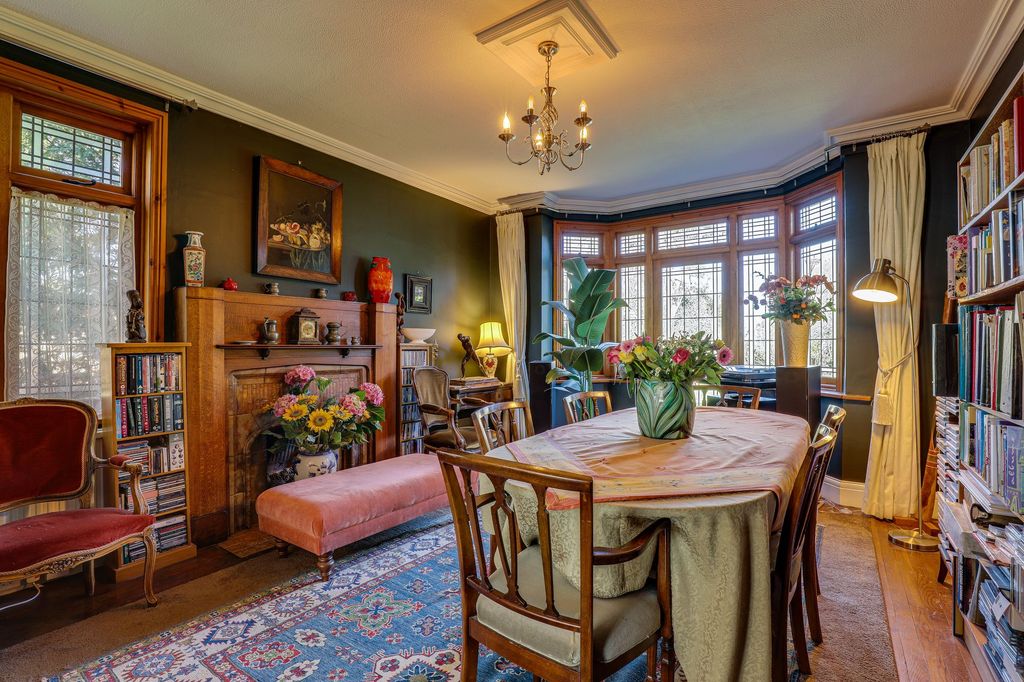 Property photo 3 of 33