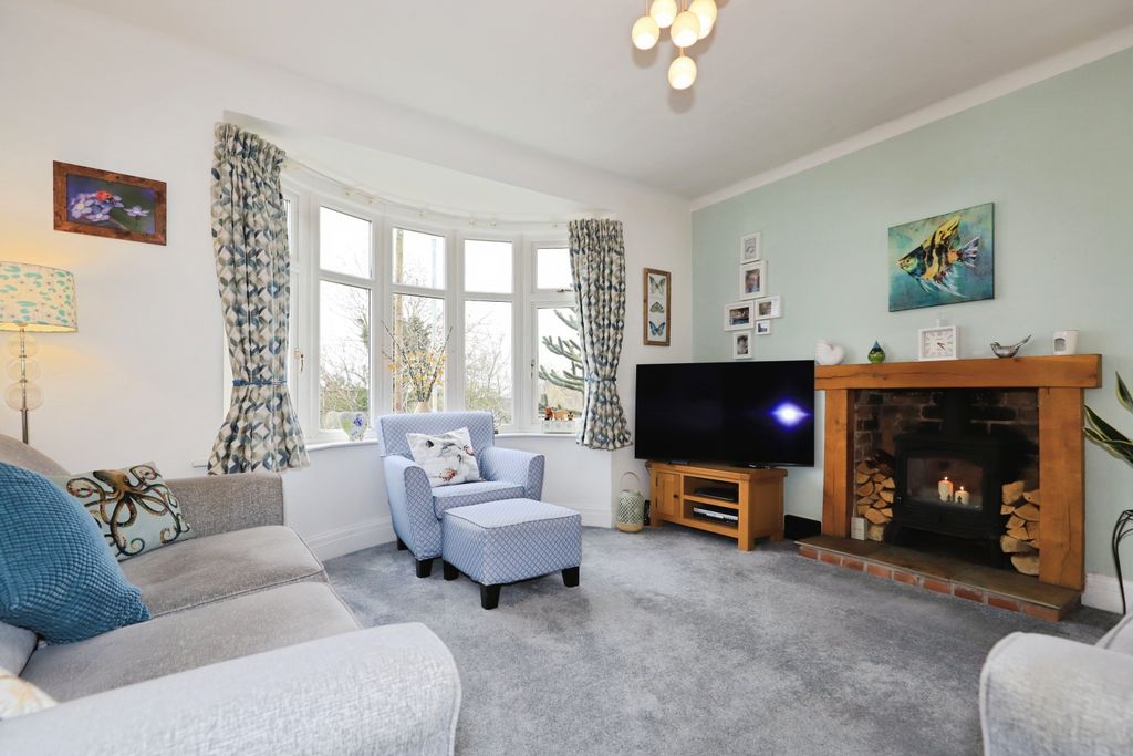 Property photo 3 of 18 Lounge