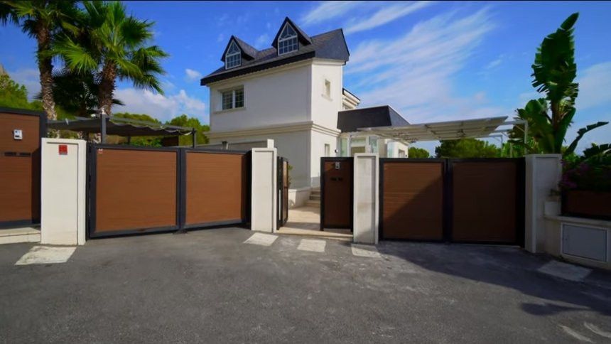 Property photo 2 of 22