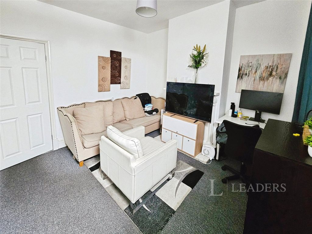 Property photo 2 of 12 Picture No. 10
