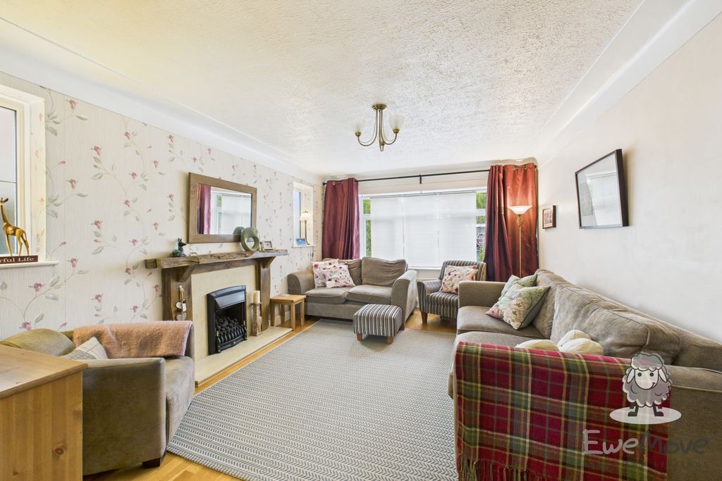Property photo 2 of 12 9
