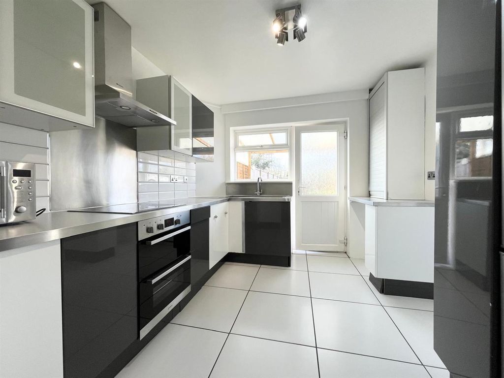 Property photo 2 of 15 Wv3Mu3A_Luebapthc7Armw.Jpg