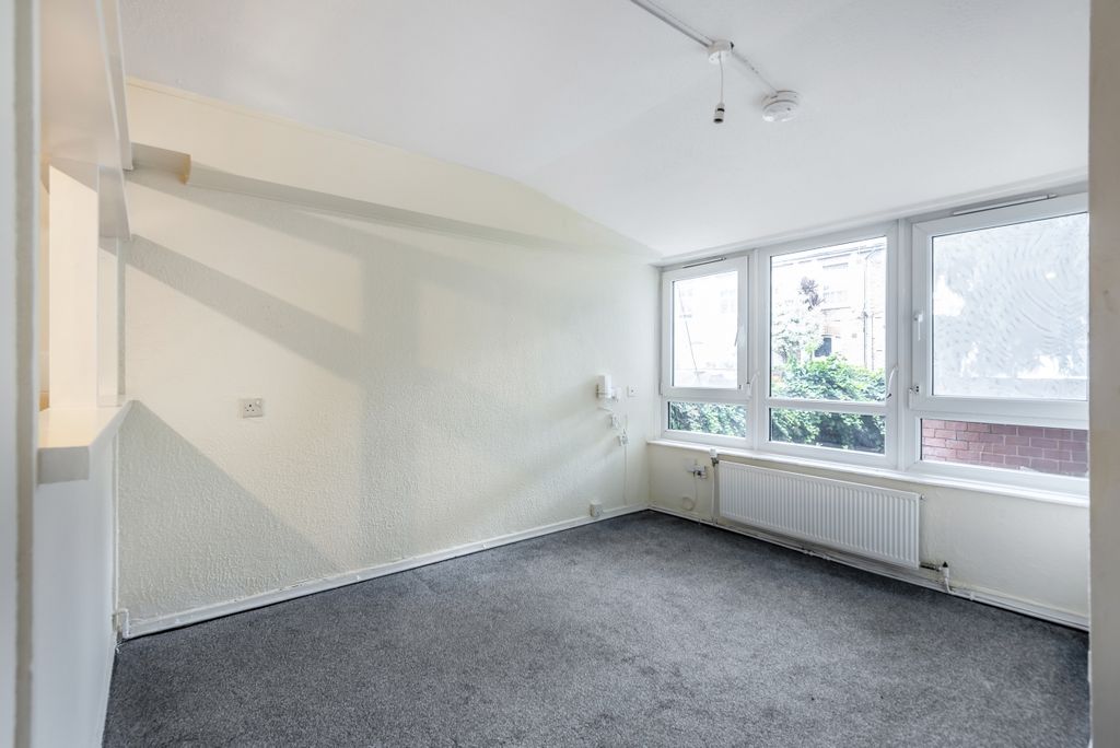 Property photo 2 of 7 891978 (2)