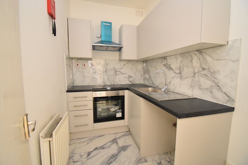 Property photo 3 of 11 Kitchen