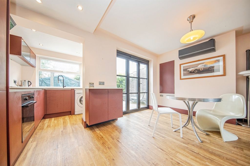 Property photo 3 of 19