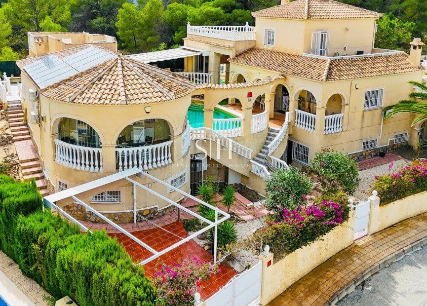 Property photo 1 of 50