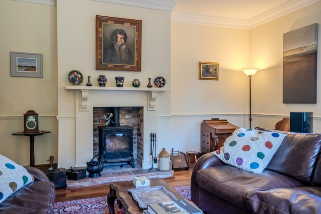Property photo 2 of 31
