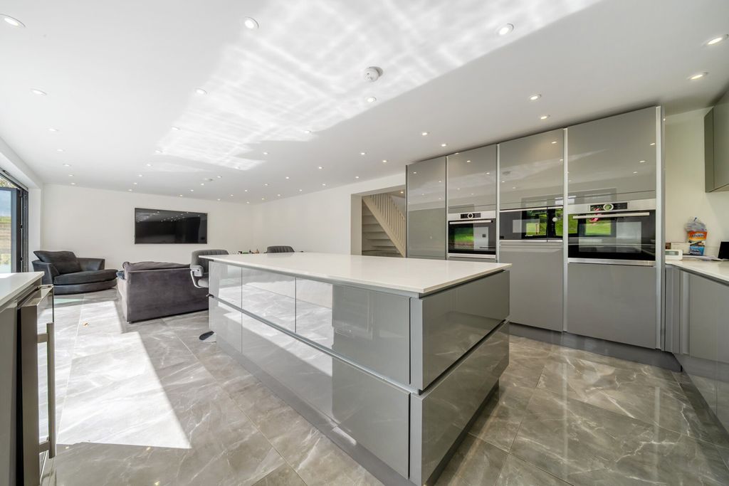 Property photo 1 of 23 1446785-18-69E0Be...